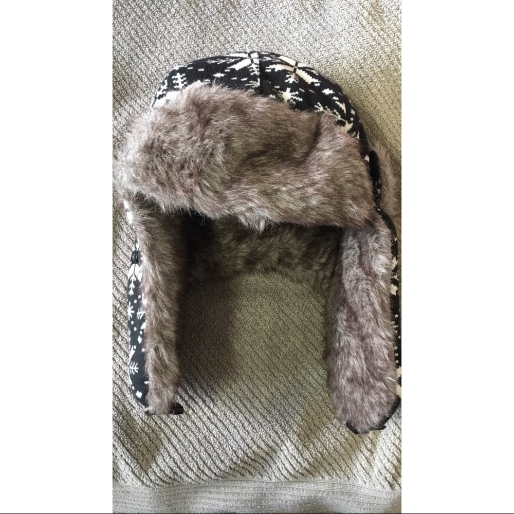 Trapper hat.